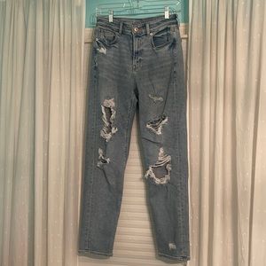 American Eagle Ripped Mom Jean, size 2